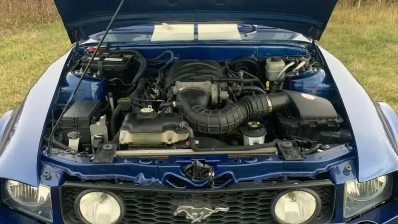Crean una F100 con estética y V8 de Mustang