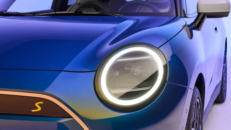 (-) EMBARGO MINI Cooper EV 2024