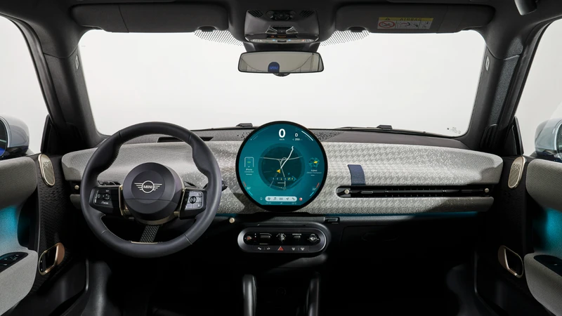 (-) EMBARGO MINI Cooper EV 2024
