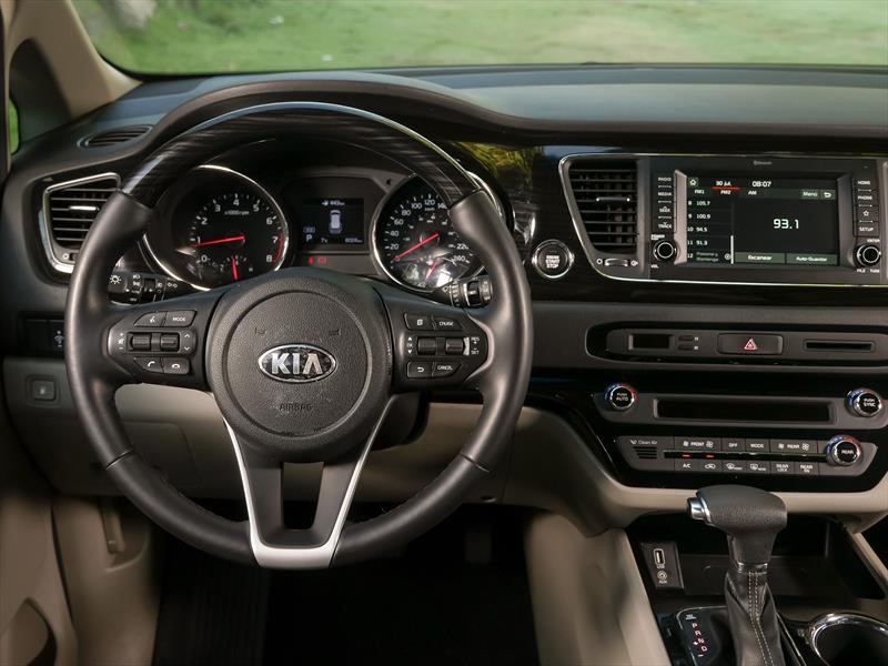 KIA Sedona 2019 VS Toyota Sienna 2018