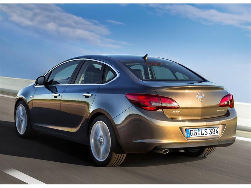 Opel Astra Sedán