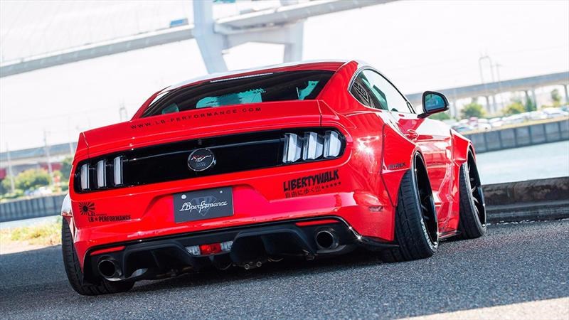 Ford Mustang por Liberty Walk