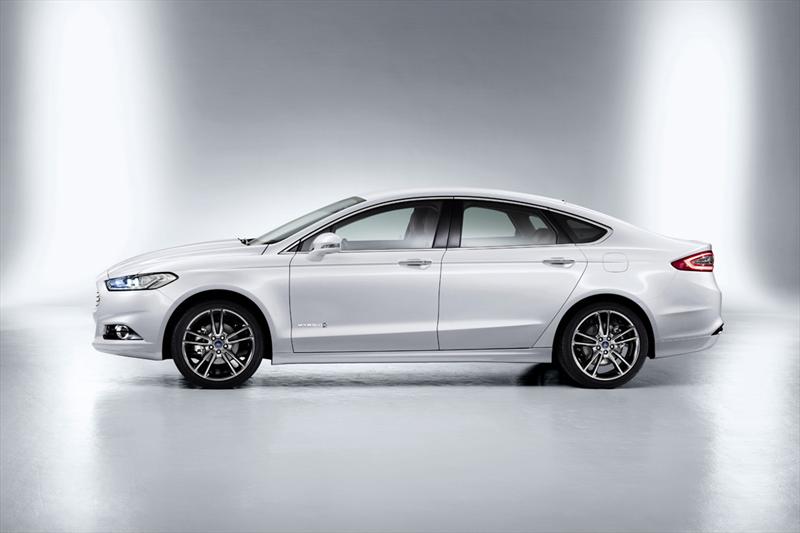 Ford Mondeo 2013 se presenta entres versiones