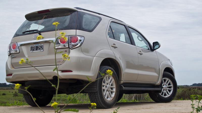 Toyota Hilux SW4 a prueba