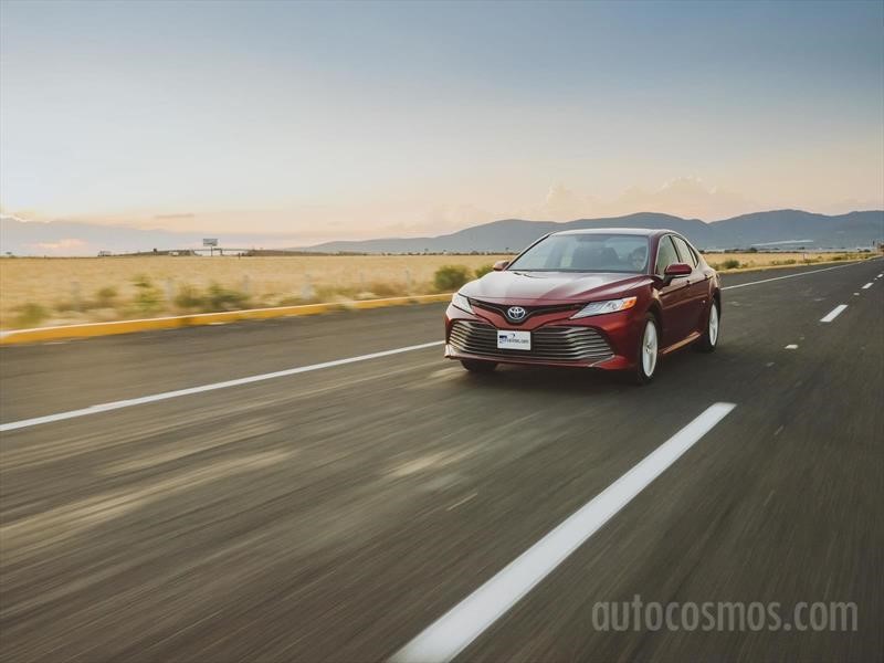 Toyota Camry Híbrido 2019