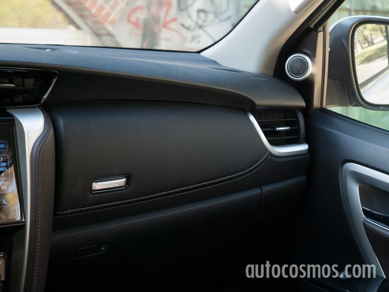 Nueva Toyota SW4 a prueba