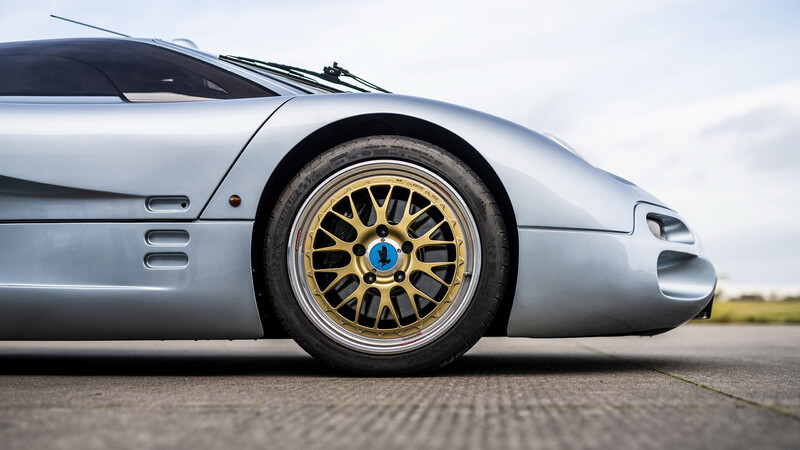 Isdera Commendatore 112i