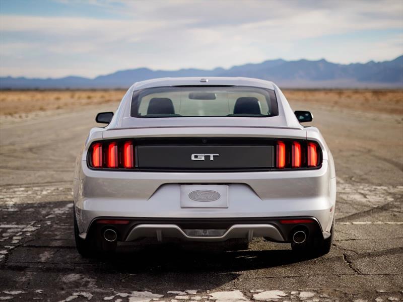 Ford Mustang 2015 se presenta en LA