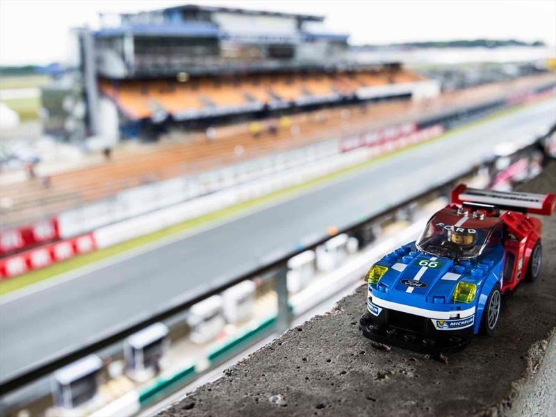 Ford GT 2016 y GT40 1966 al estilo Lego