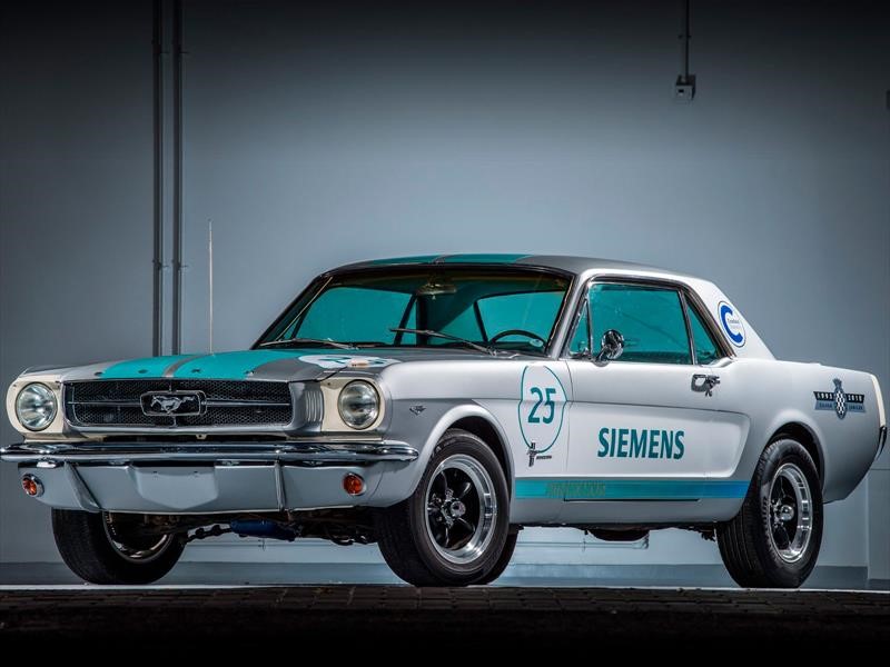 Ford Mustang 1965 Autónomo