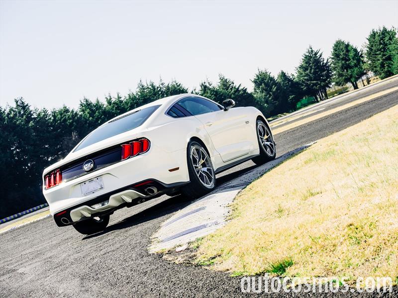Ford Mustang 2015 50 aniversario