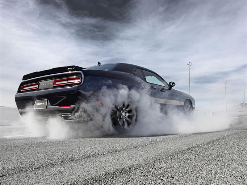 Dodge Challenger SRT Hellcat 2015