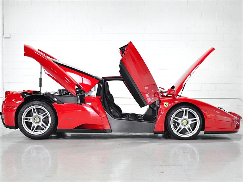 Ferrari Enzo 2003 a la venta con 354 millas