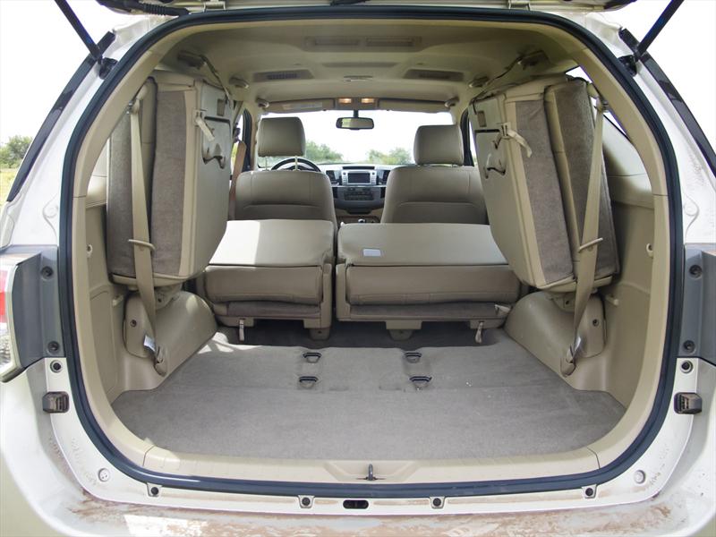 Toyota Hilux SW4 a prueba