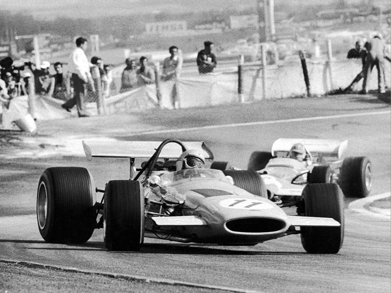 McLaren celebra 50 años en la competición