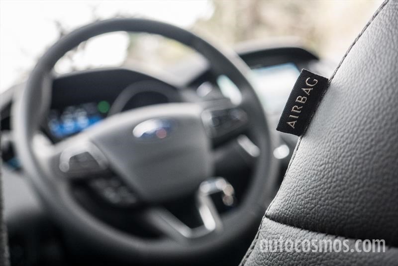 Ford Focus sedán a prueba