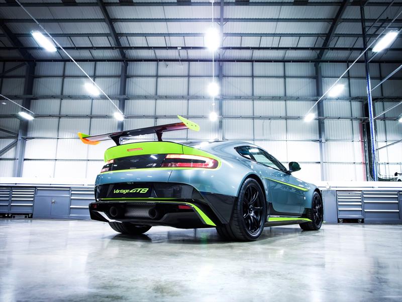 Aston Martin Vantage GT8