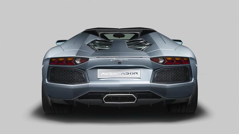 Lamborghini Aventador LP-700-4 Roadster