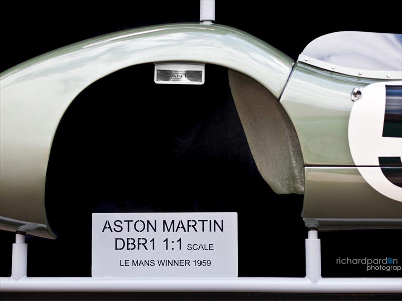 Aston Martin DBR1/2 de tamaño real para armar