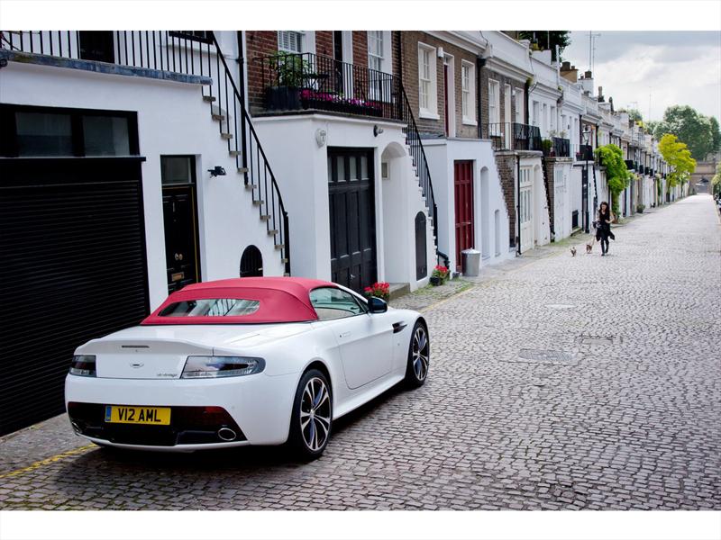 Aston Martin V12 Vantage Roadster