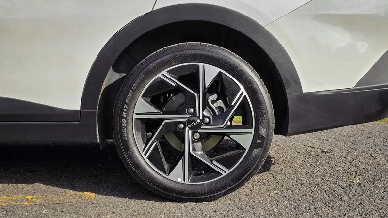Test Drive Kia K3 Sedán