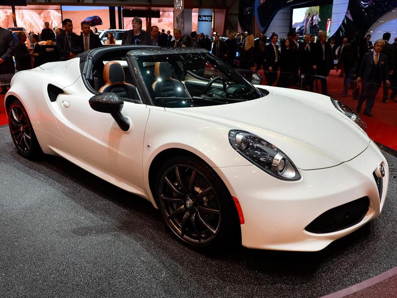 Alfa Romeo 4C Spider, acelerando el cielo