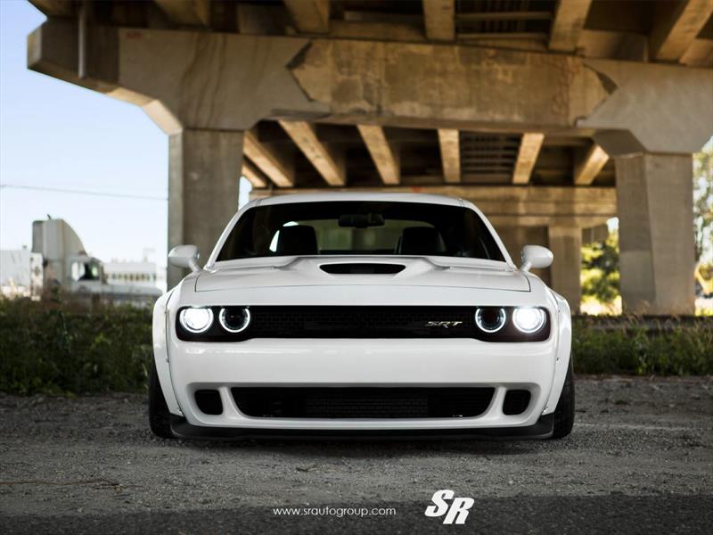 Challenger SRT Hellcat por Liberty Walk y SR Auto