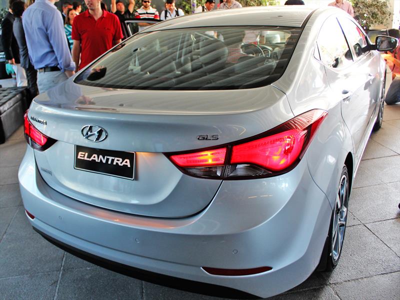 Hyundai New Elantra 2014. Lanzamiento en Chile