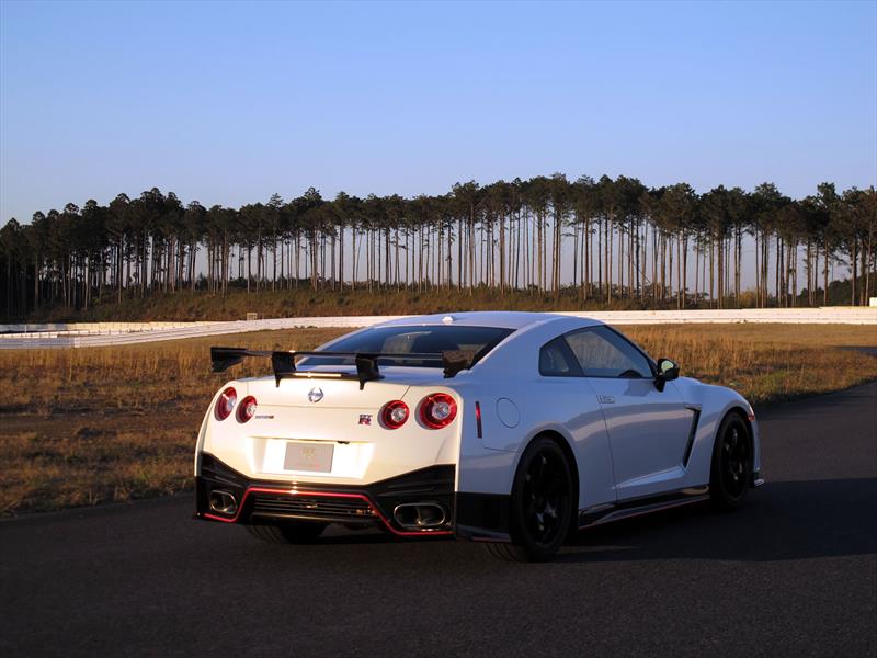 Nissan GT-R NISMO 2014, manejo en Japón