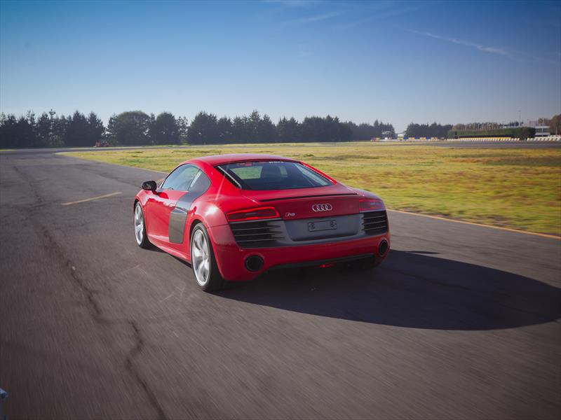 Audi R8 V10 Plus 2014