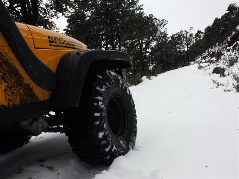 ¿Cómo conducir tu 4x4 sobre nieve?