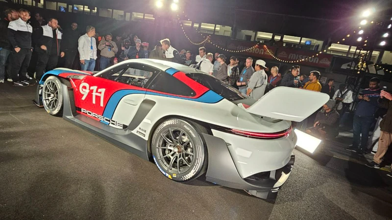 Porsche 911 GT3 R Rennsport