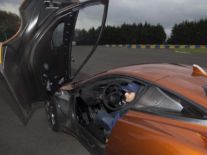 Felipe Massa y el Jaguar C-X75
