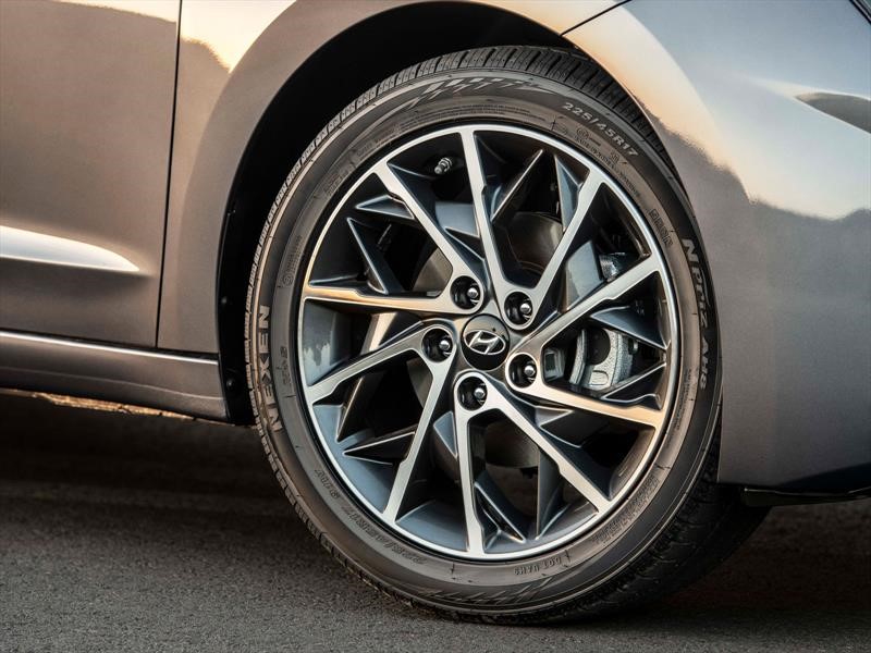 Hyundai Elantra 2019