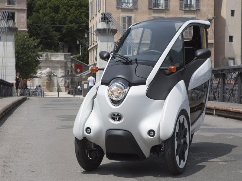 Toyota i-ROAD y COM