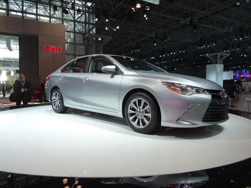 Toyota Camry 2015 se presenta