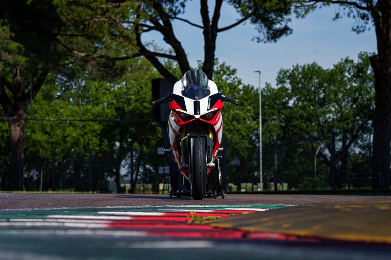 Ducati Panigale V2 Superquadro Final Edition