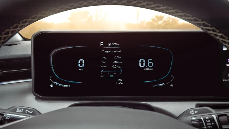 Kia K3 sedán desde todos los ángulos