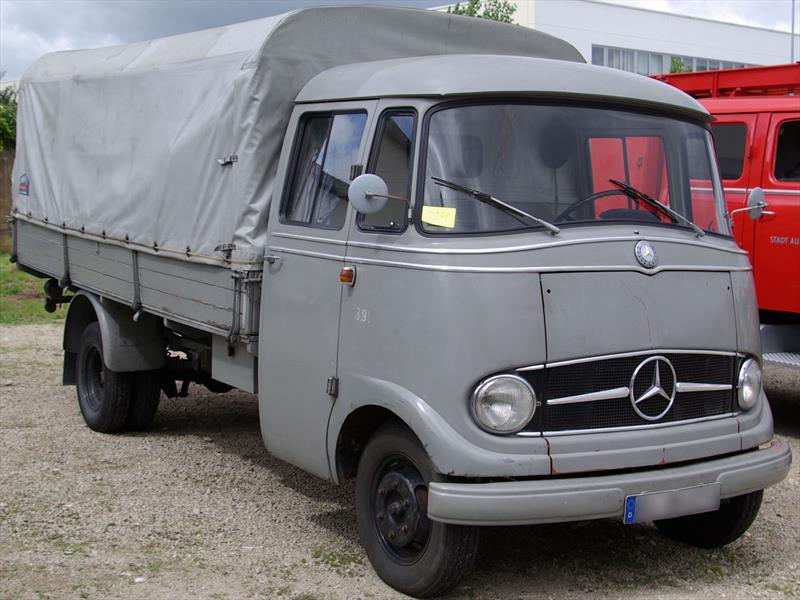 Mercedes-Benz L319