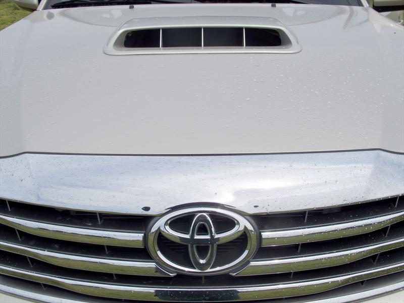 Toyota Hilux SW4 a prueba
