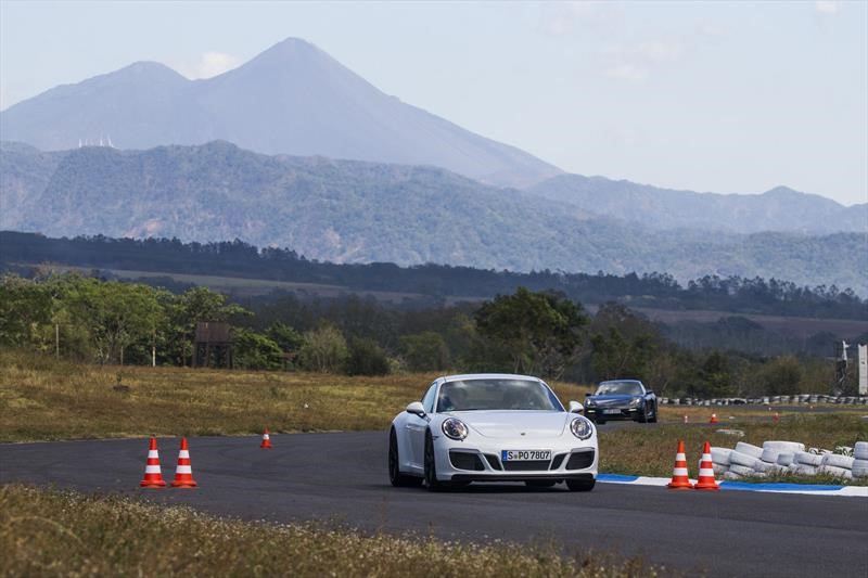 Porsche Driving Experience Guatemala 2018