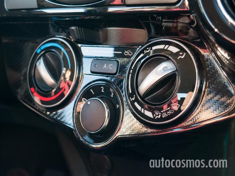 Prueba al renovado Toyota Etios 2016