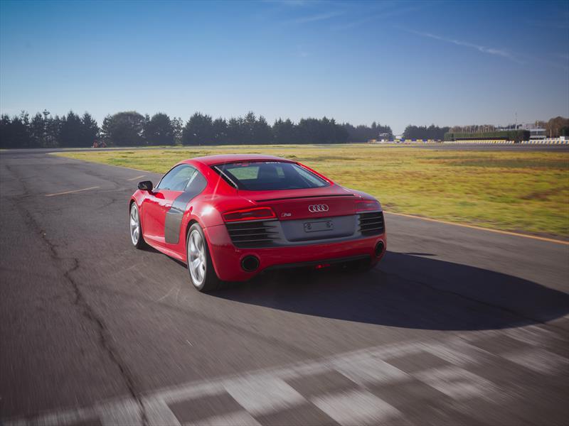 Audi R8 V10 Plus 2014