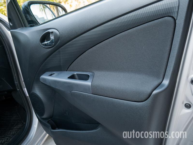 Prueba al renovado Toyota Etios 2016