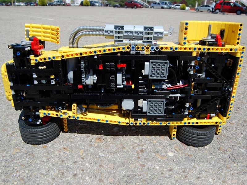 Caterham Seven a control remoto con piezas de LEGO