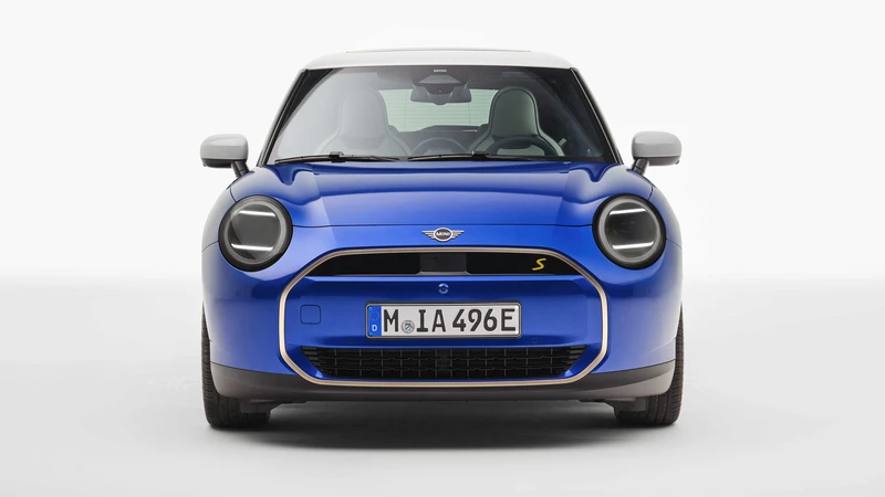 (-) EMBARGO MINI Cooper EV 2024