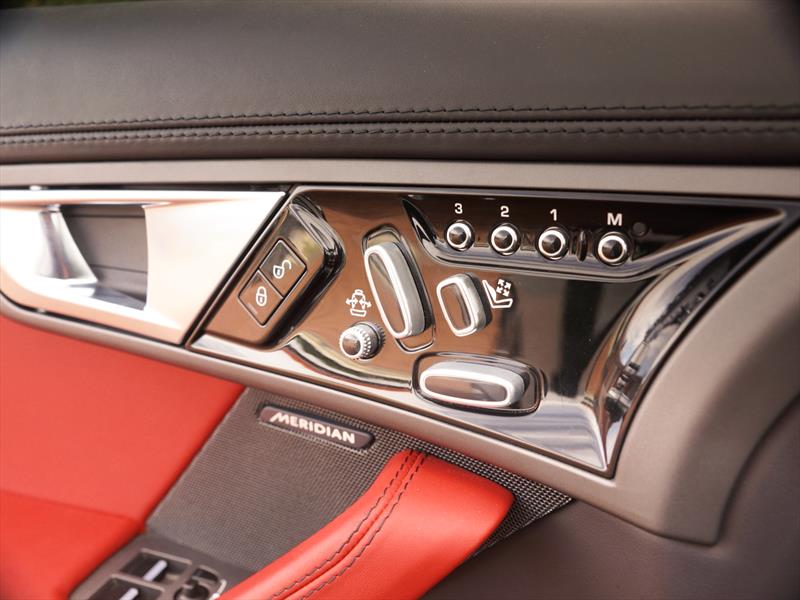 Jaguar F-Type 2014