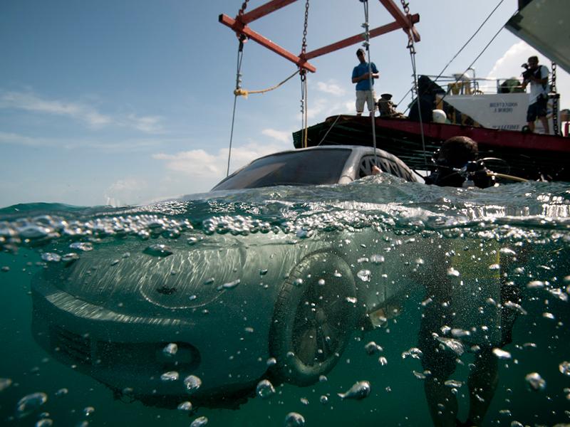 VW Beetle en el lecho marino del caribe