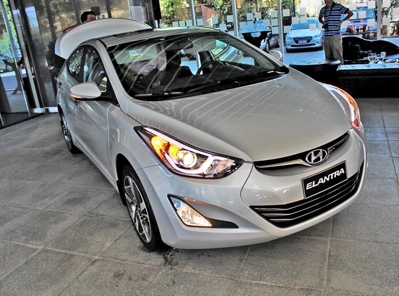 Hyundai New Elantra 2014. Lanzamiento en Chile