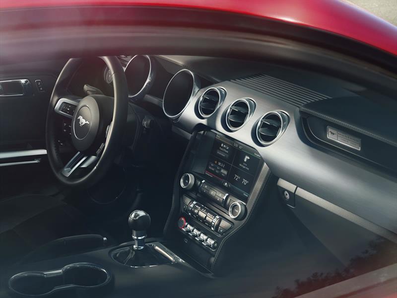 Ford Mustang 2015 se presenta en LA